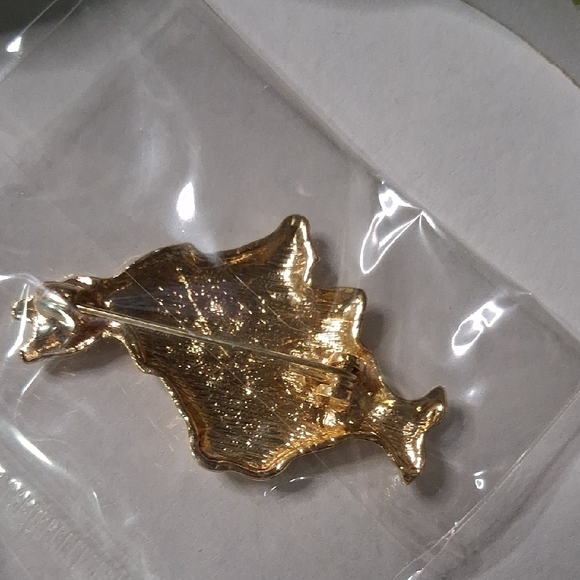 Gold Rabbit Brooch - Picture 4 of 7